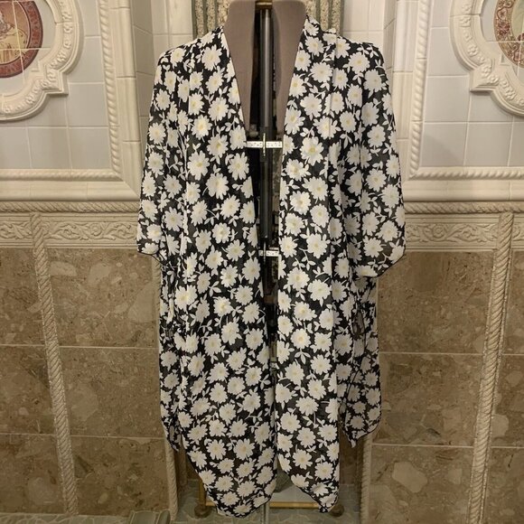 Forgotten Grace. Size 2X. Floral Flowy Kimono. Chiffon with Open Sides. B82. - Picture 1 of 6